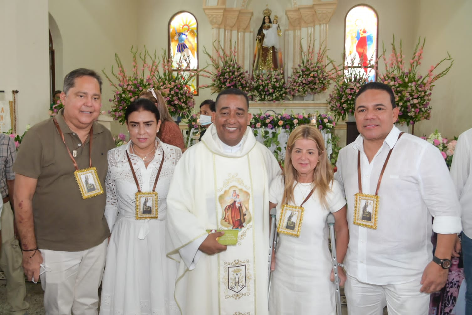 Elsa Noguera, gobernadora del Atlántico, tras la misa de la Virgen del Carmen en Puerto Colombia.