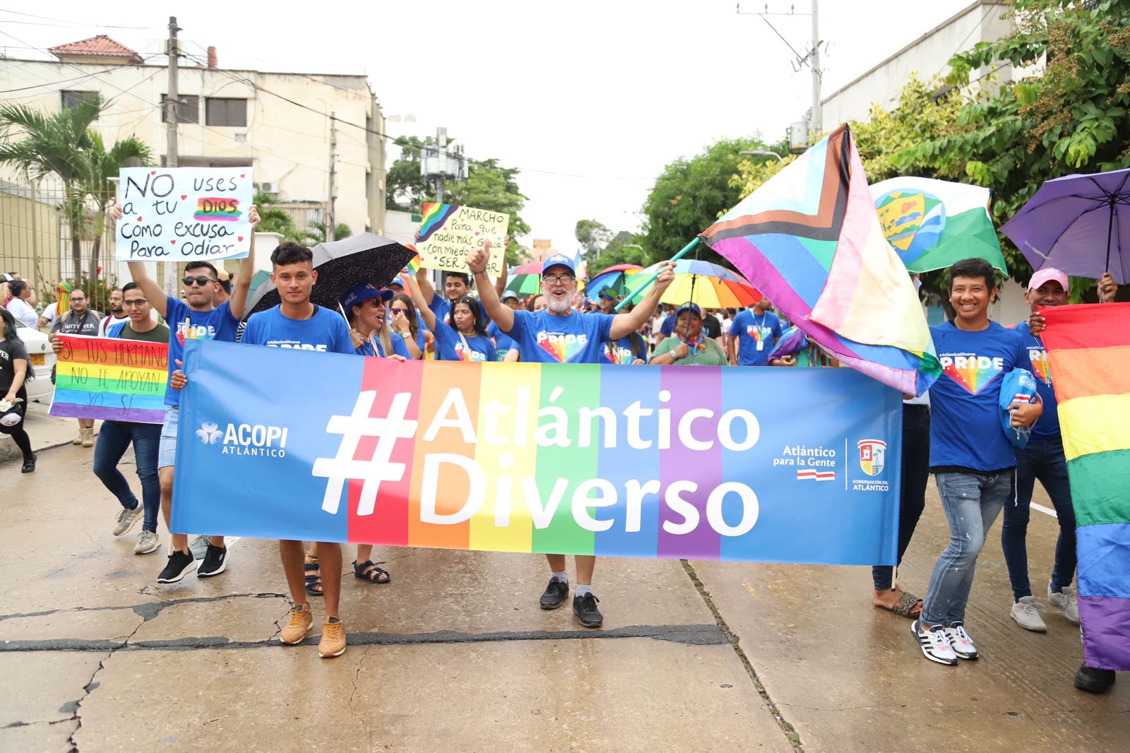 Participantes de la marcha de la comunidad LGTBIQ de Barranquilla