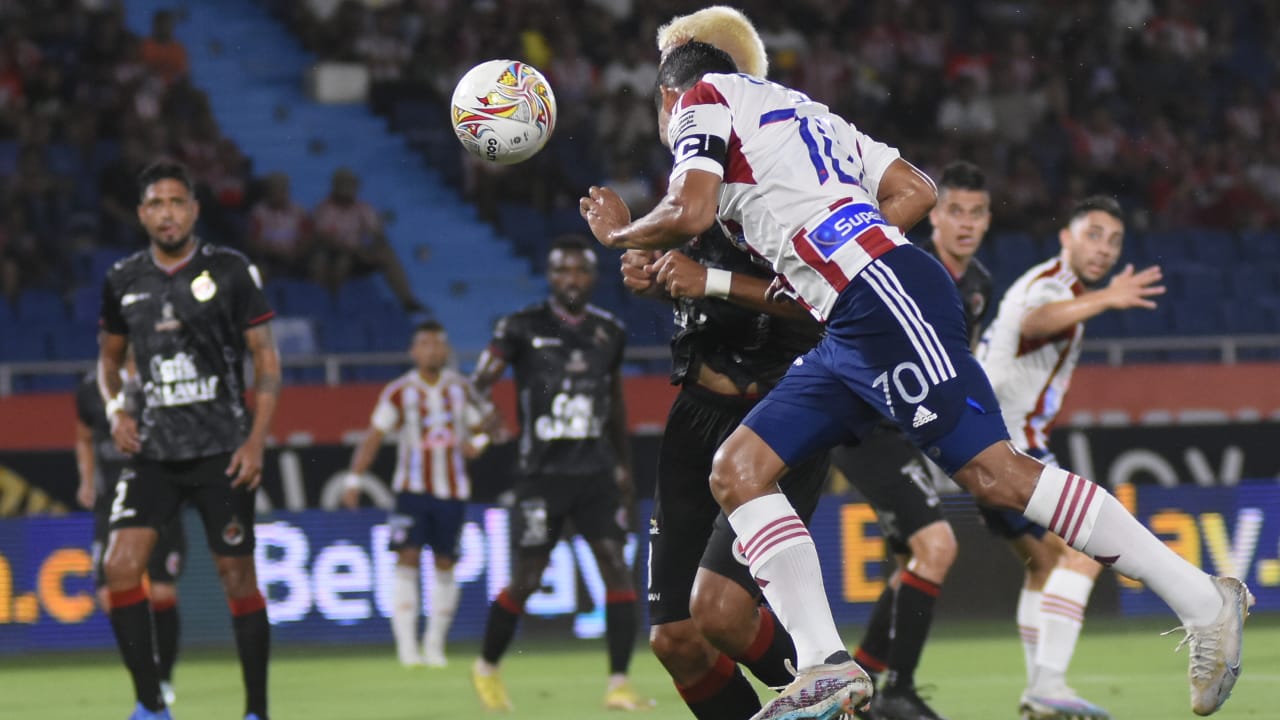 El cabezazo de Carlos Bacca que terminó en el fondo de la red del Cúcuta.