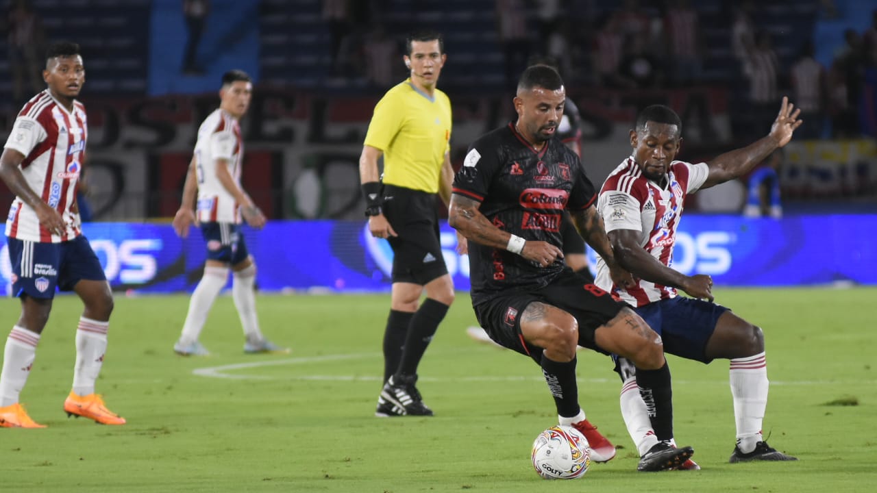 Edwin Cardona participó en los tres goles del América en el primer tiempo.