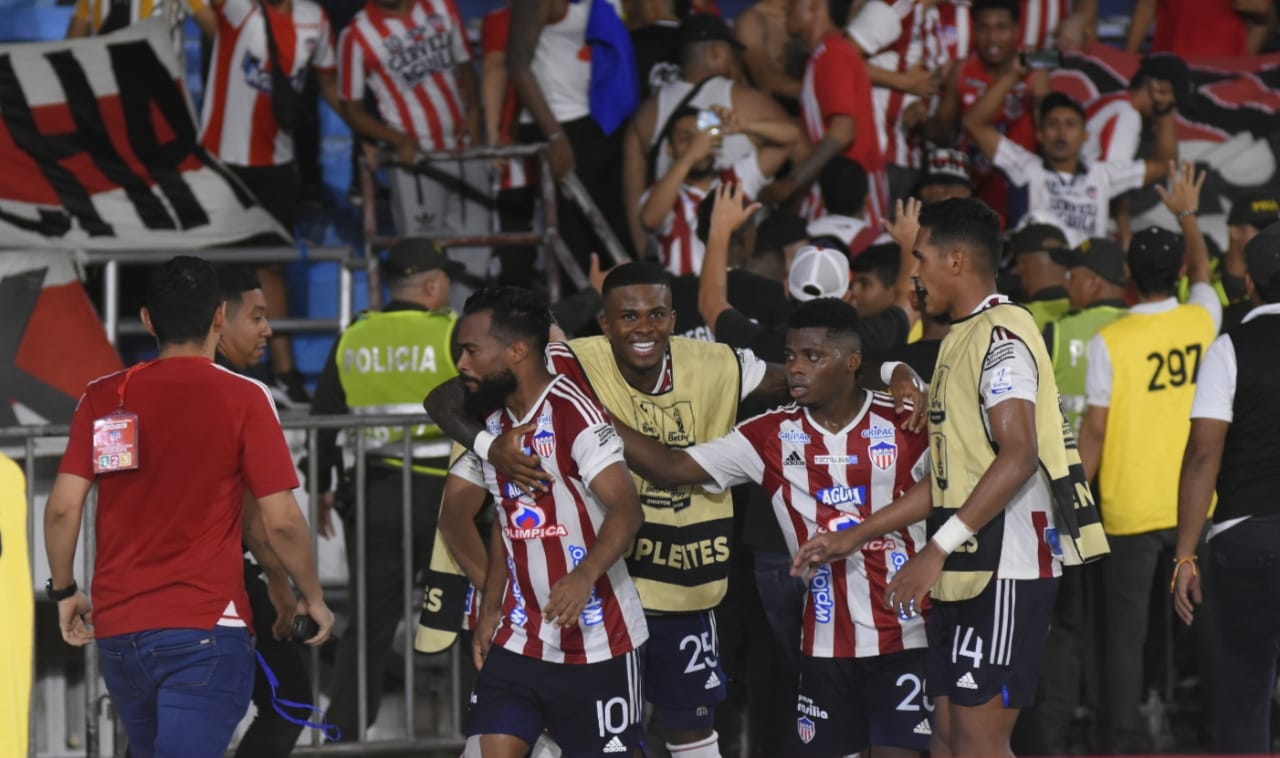 La celebración del cuarto gol del Junior, marcado por 'Cariaco' González.