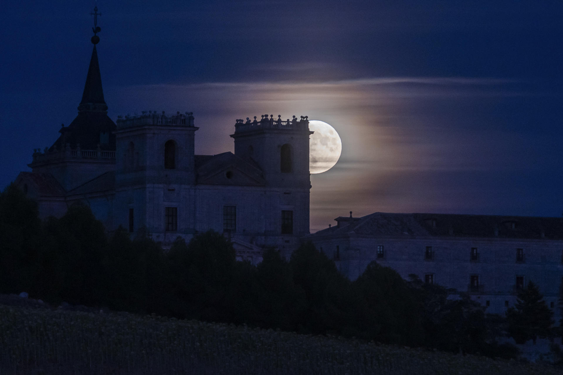 Superluna en Cuenca, España.