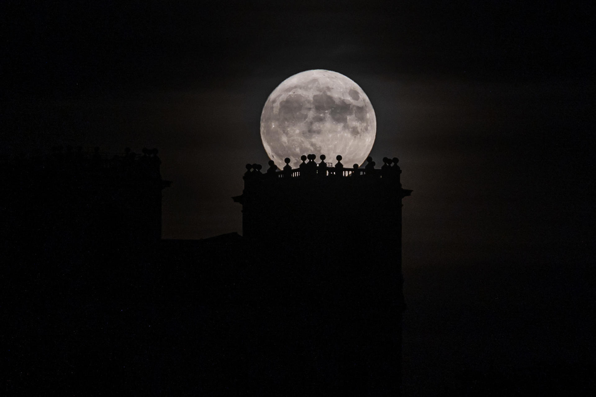 Luna Azul en Uclés, España