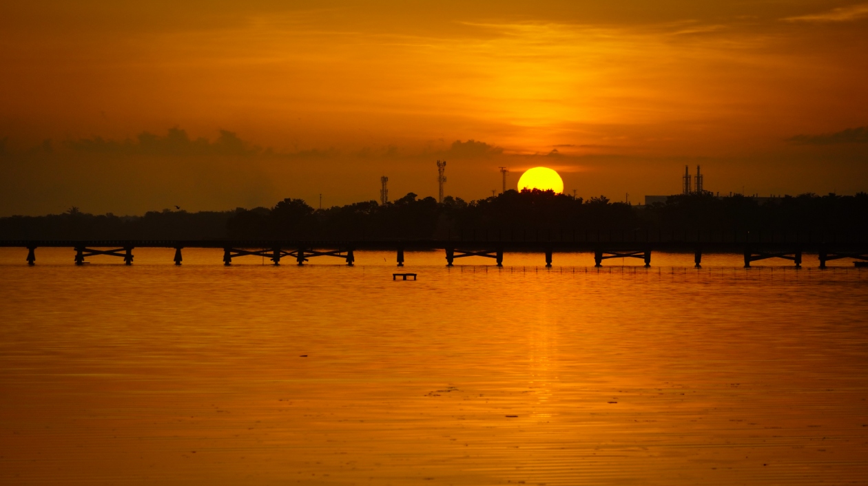 Amanecer en el Ecoparque Ciénaga de Mallorquín.