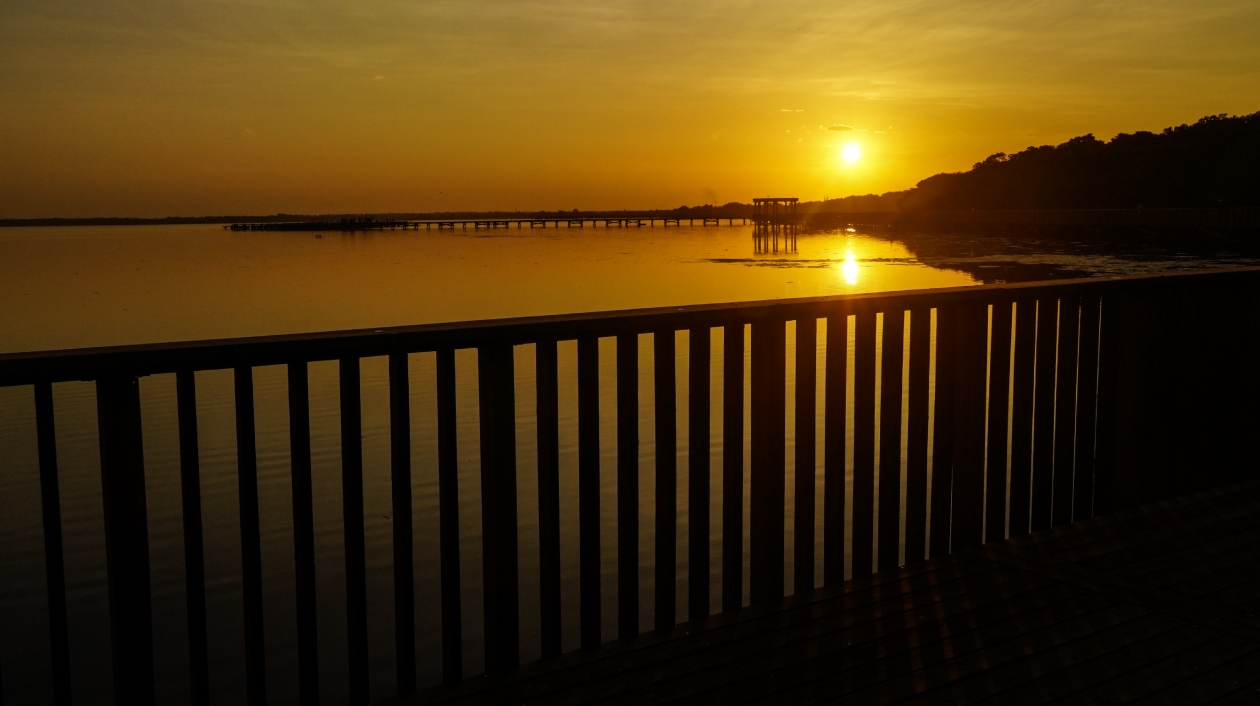 Amanecer en el Ecoparque Ciénaga de Mallorquín.