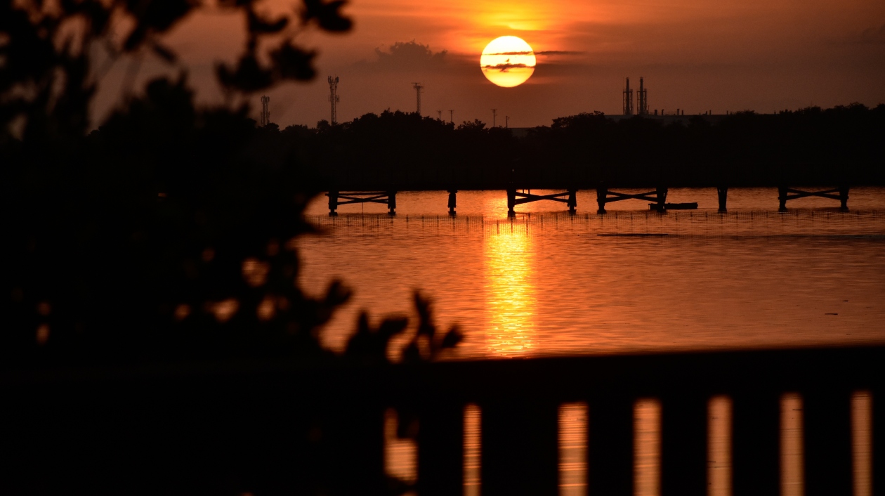 Amanecer en el Ecoparque Ciénaga de Mallorquín.