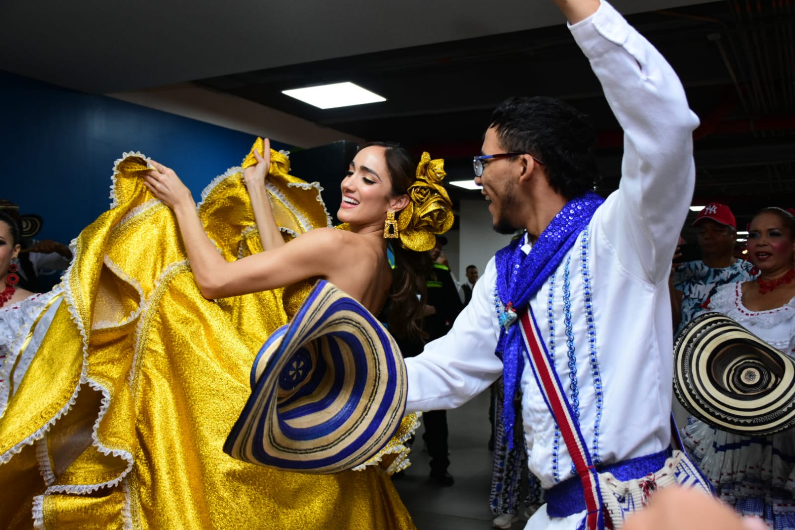 Melissa fue recibida en el aeropuerto por grupos de millo