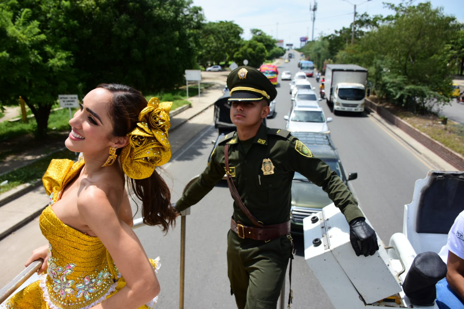 Melissa recorriendo la calle 30