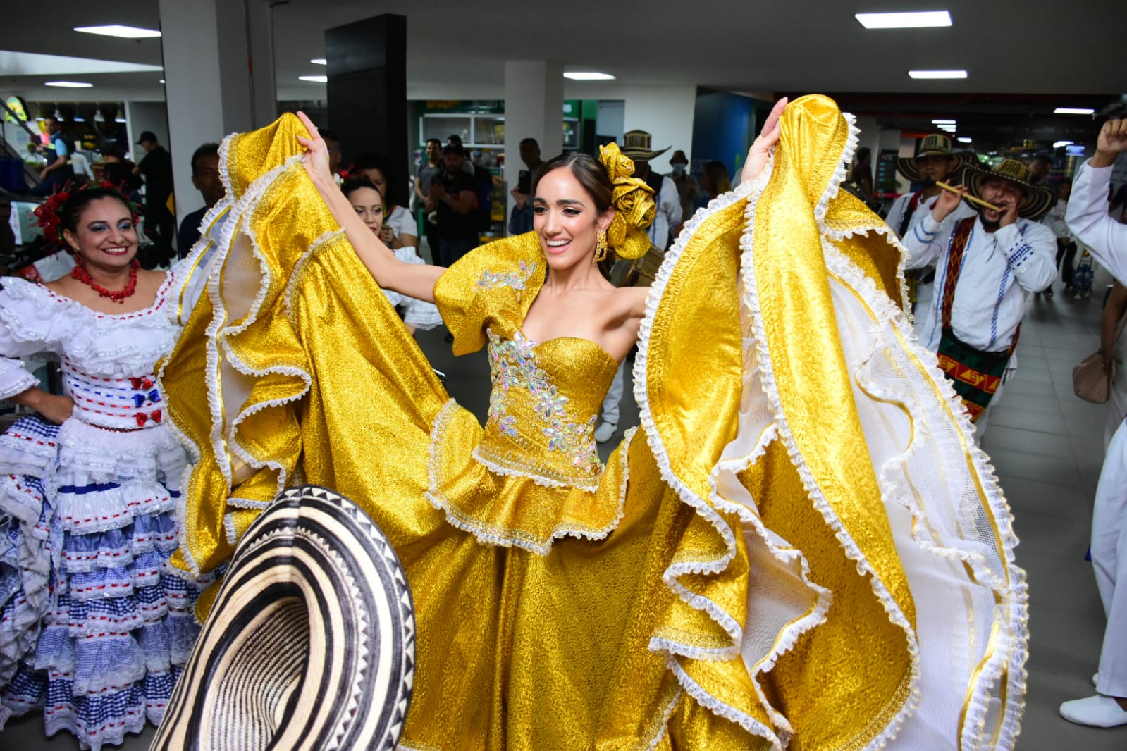 Melissa fue recibida en el aeropuerto por grupos de millo