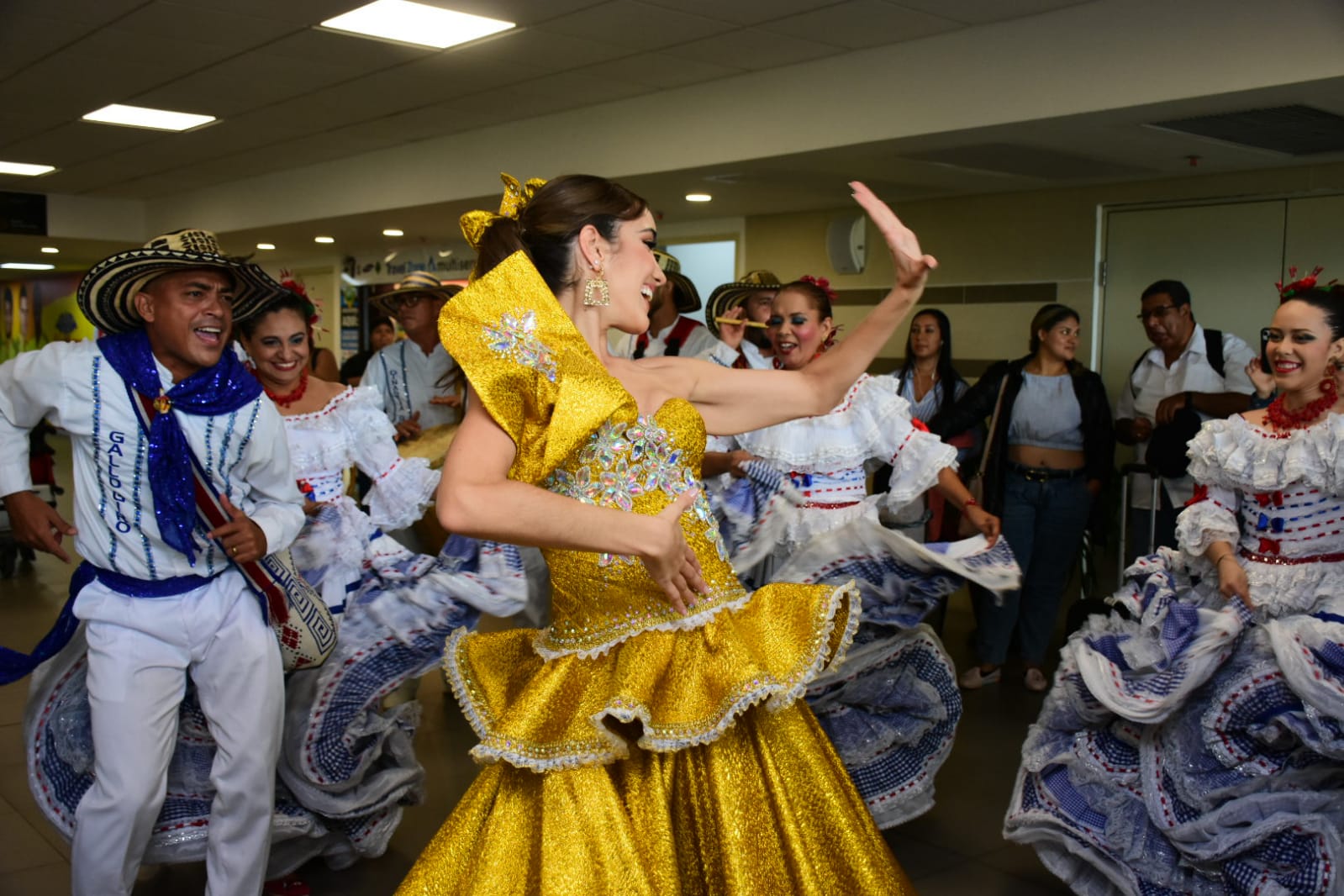 Melissa fue recibida en el aeropuerto por grupos de millo