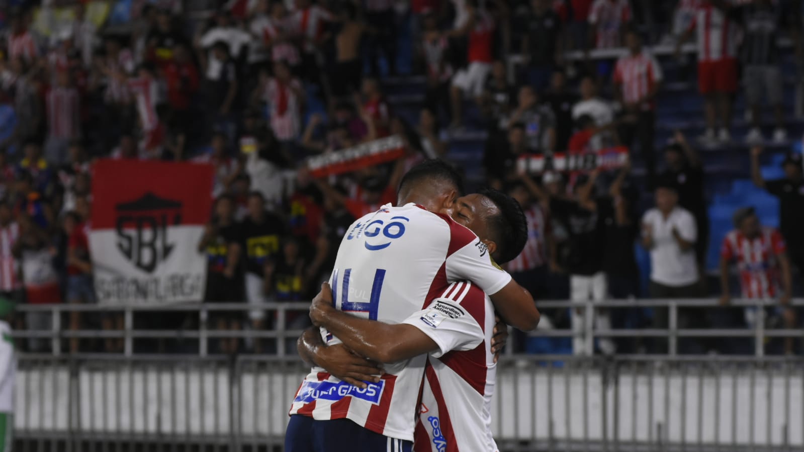 Festejo de Hómer Martínez y Luis 'Cariaco' González. 