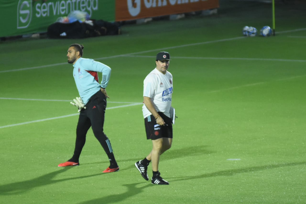 El técnico Néstor Lorenzo y el portero Álvaro Montero.