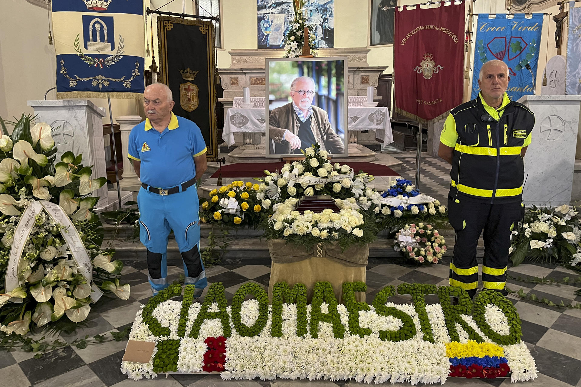 Acto de homenaje en la capilla Ardiente al artista Fernando Botero en la iglesia de la Misericordia de Pietrasanta.