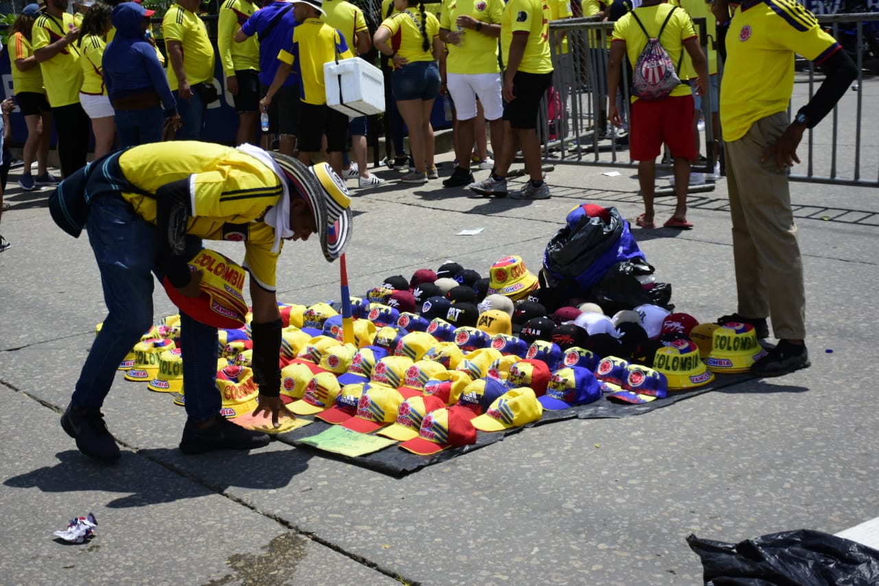 Las gorras de la selección también se están comercializando bastante.