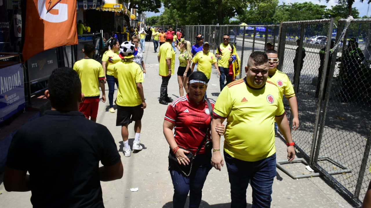 Las puertas para el ingreso al Metropolitano se abrieron a las 11:30 a.m.