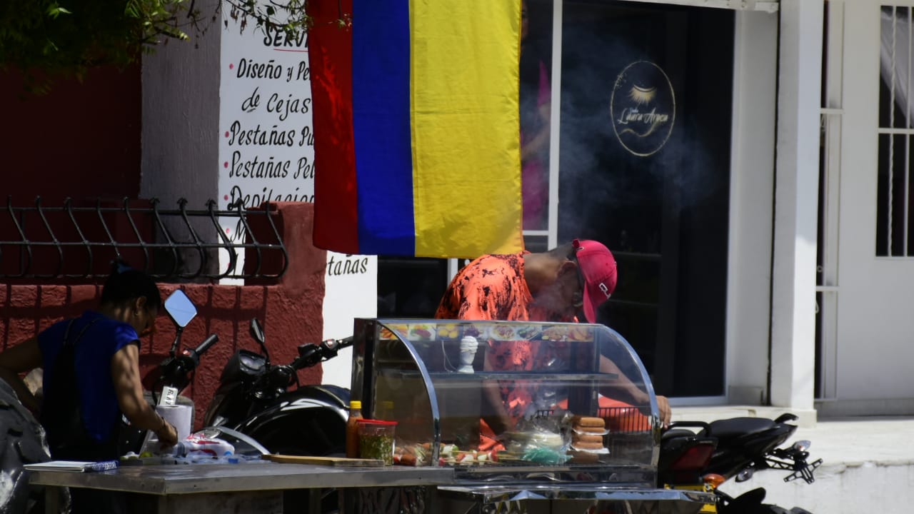 Muchos puestos de comida adelantaron su hora normal de apertura.