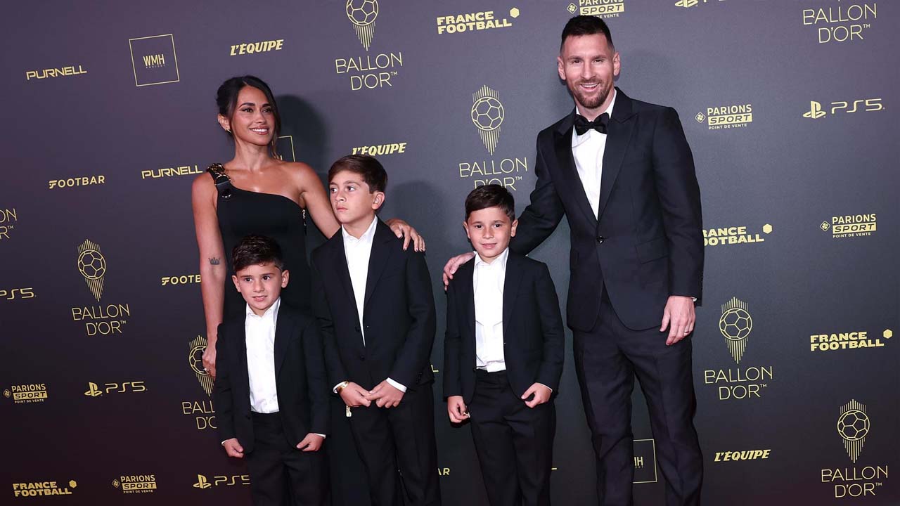 Lionel Messi junto con toda su familia en la ceremonia del Balón de Oro 2023.