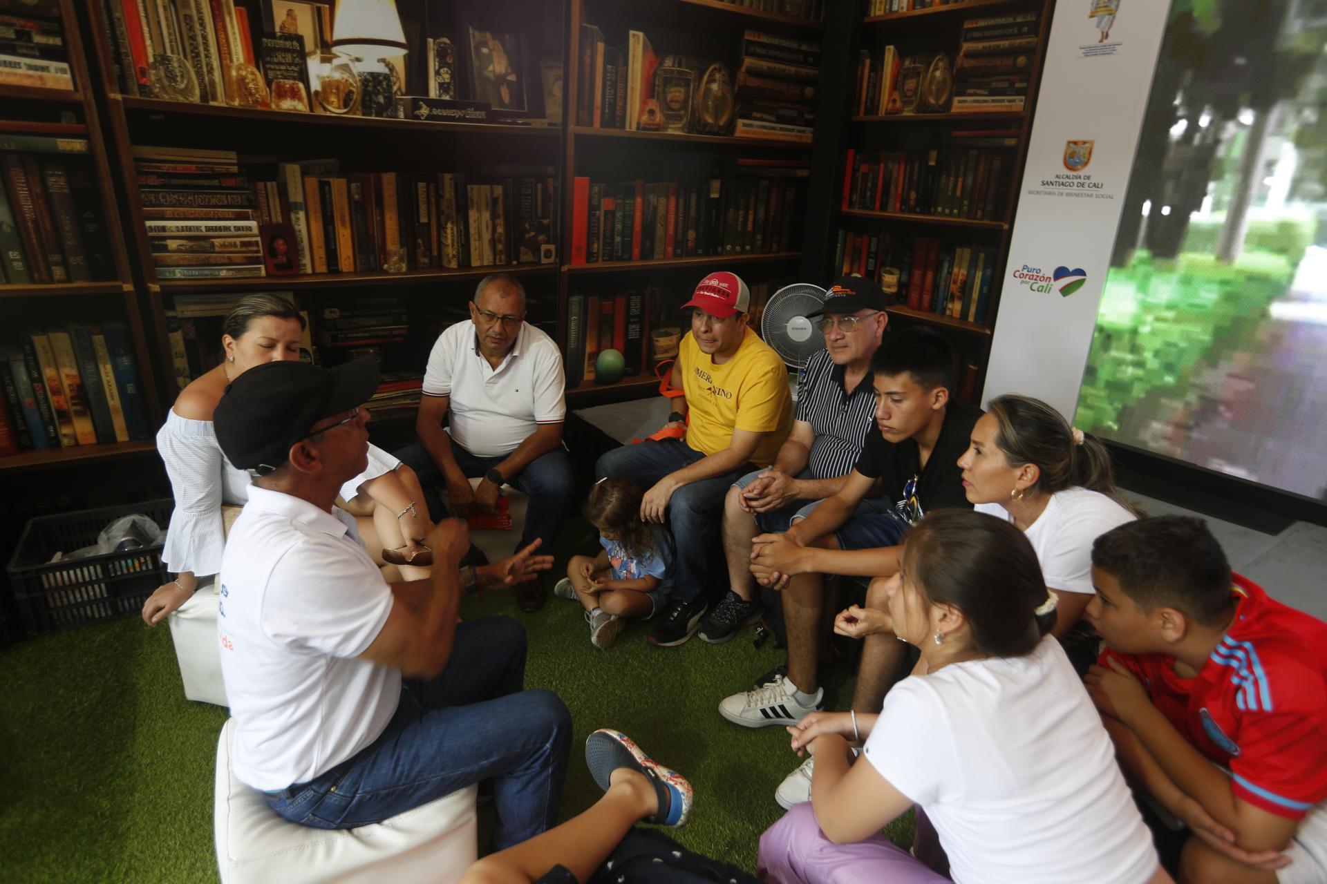 Habitantes de calle de Cali en la Feria del Libro.