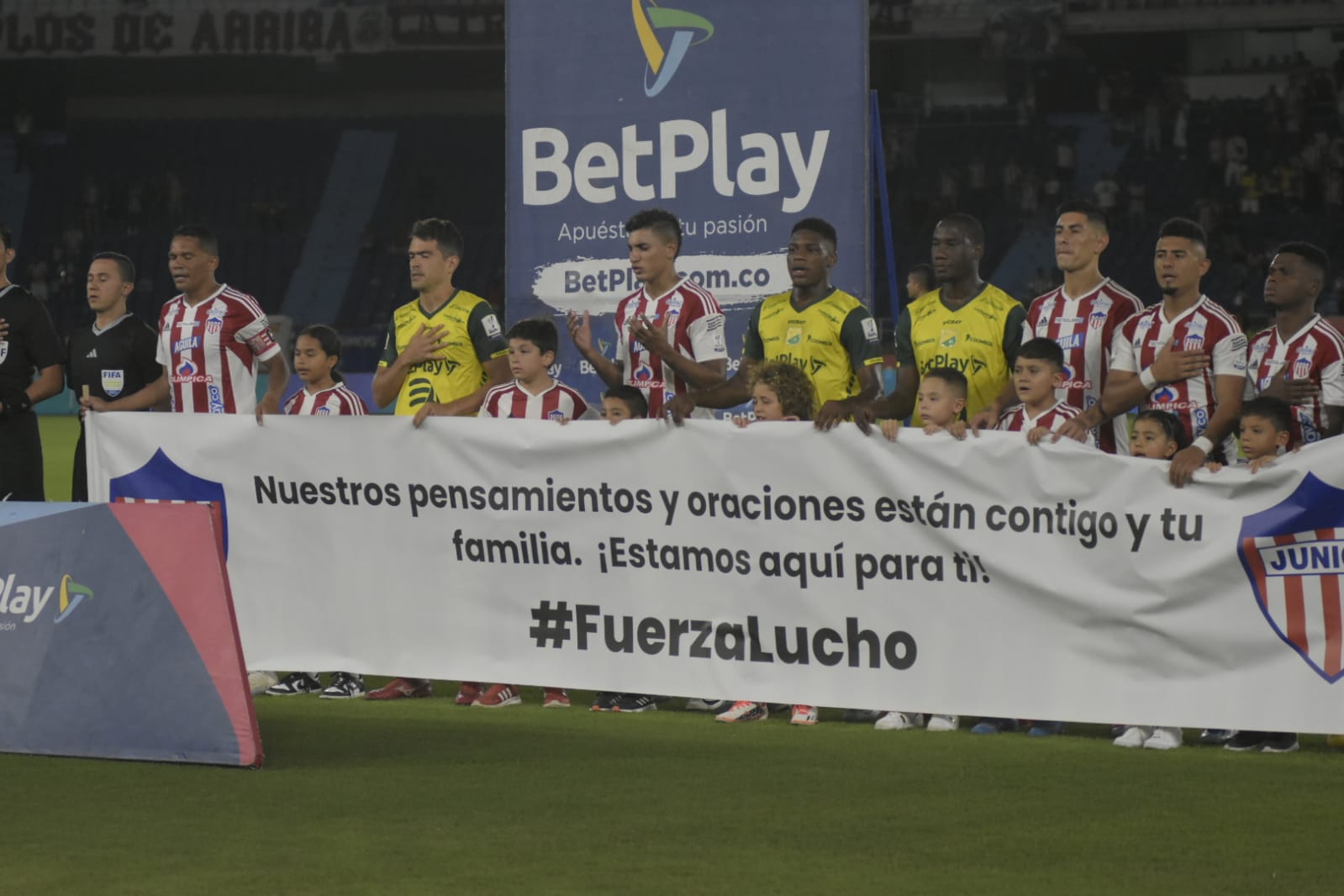 Jugadores de Junior y Huila le enviaron un mensaje de apoyo a Luis Díaz por el secuestro de su padre.  