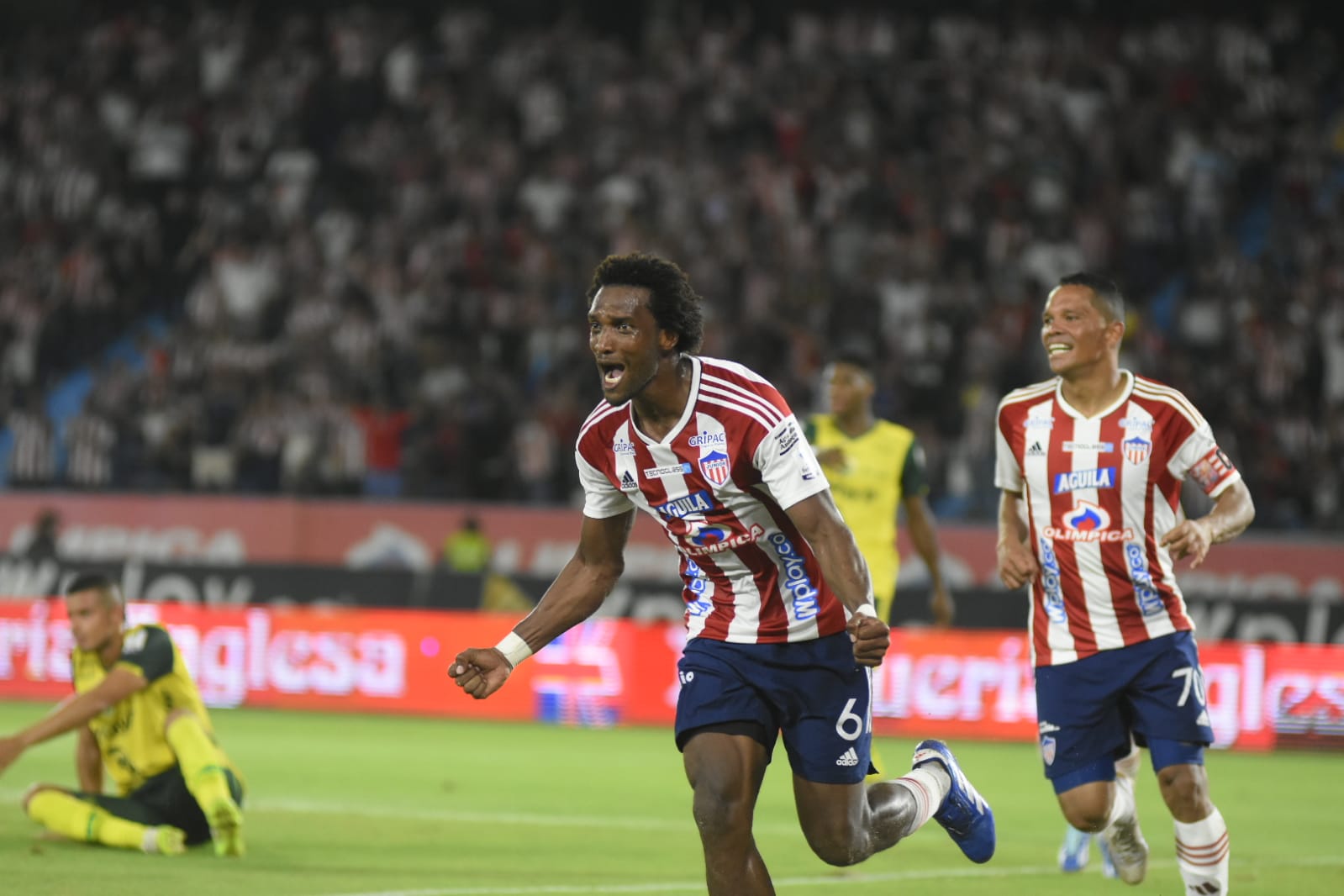 La celebración de Didier Moreno tras marcar el 2-0 de Junior ante el Huila.  