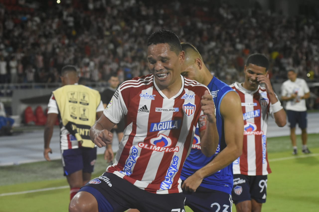 La clásica celebración de Carlos Bacca.