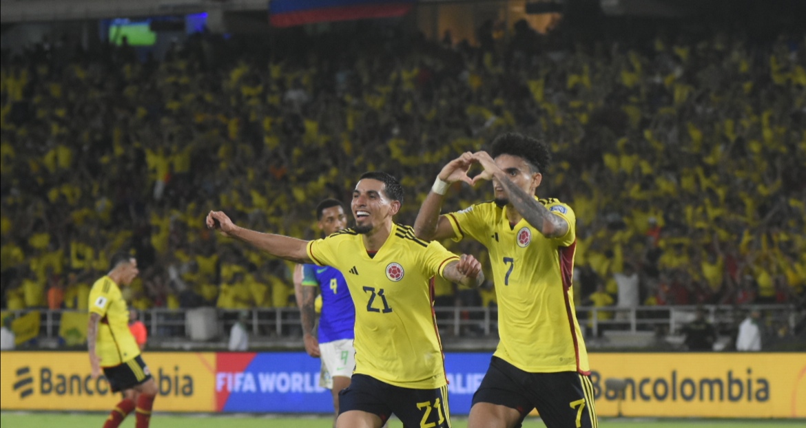 Luis Díaz celebra su segundo gol.