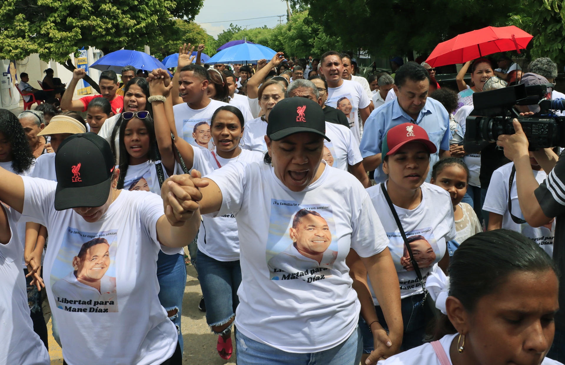 Cilenis Marulanda, madre de Luis Díaz, compungida en el plantón que pide la liberación de su esposo.