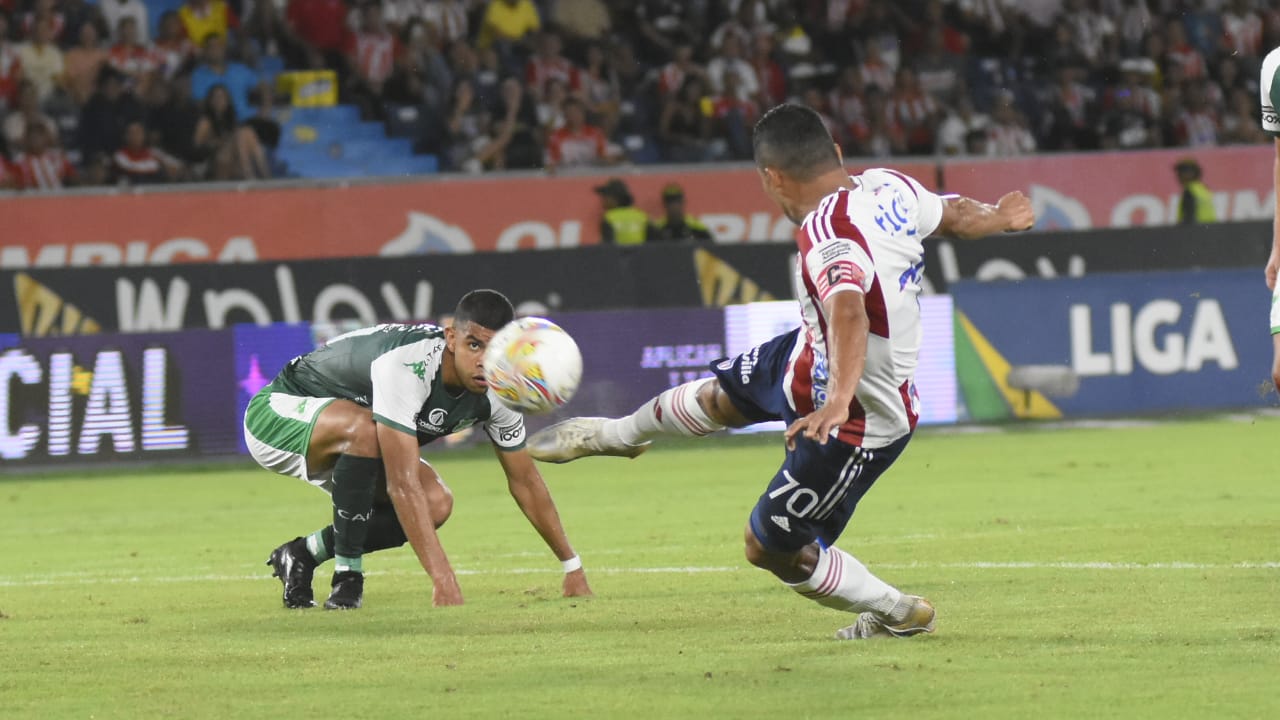 Acción de ataque de Carlos Bacca.