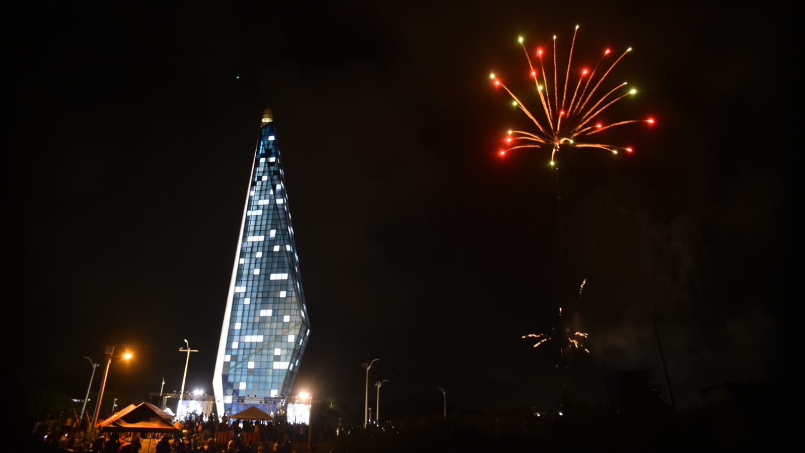 Todo un espectáculo para inaugurar el majestuoso monumento