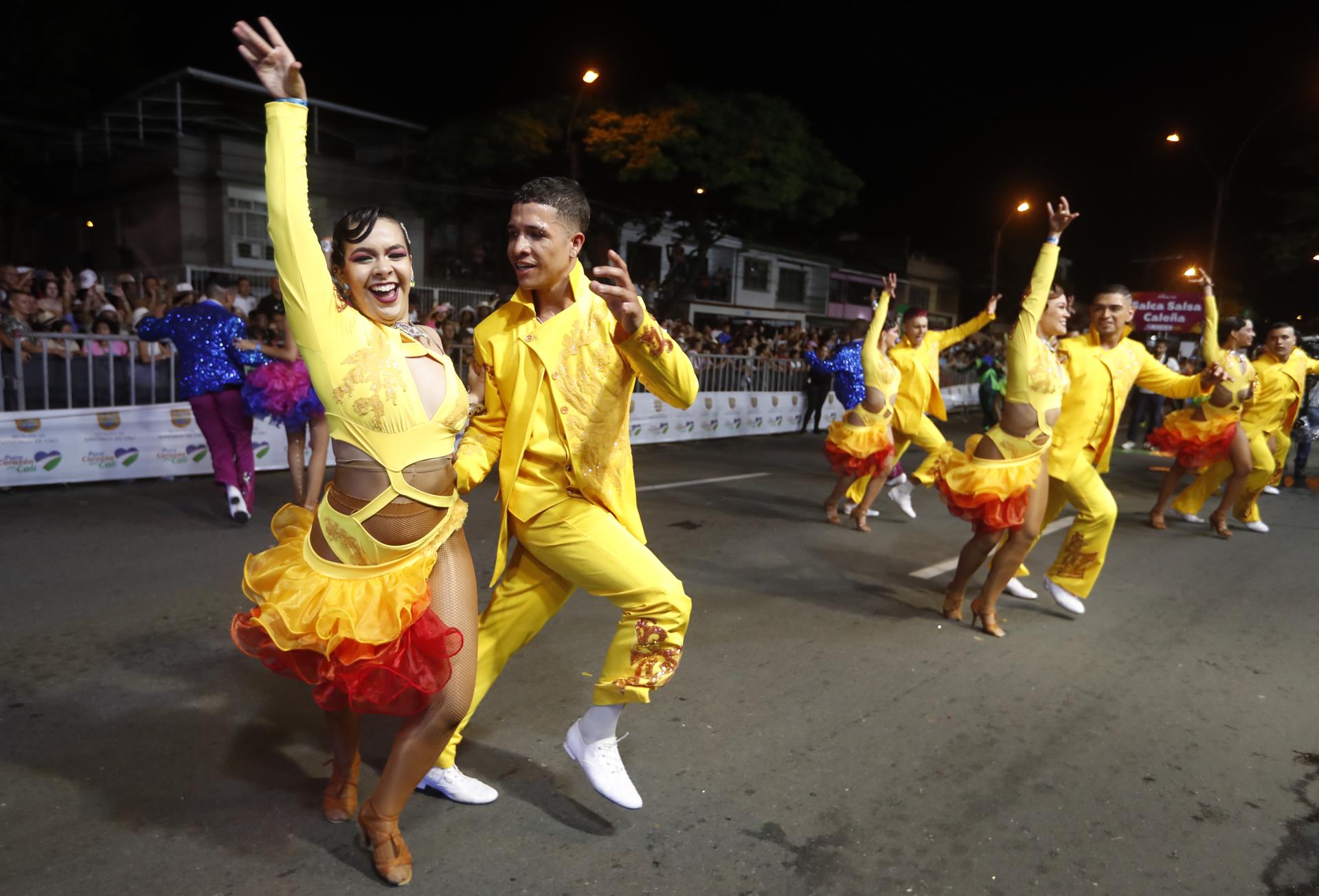 Bailarines en la Feria de Cali.