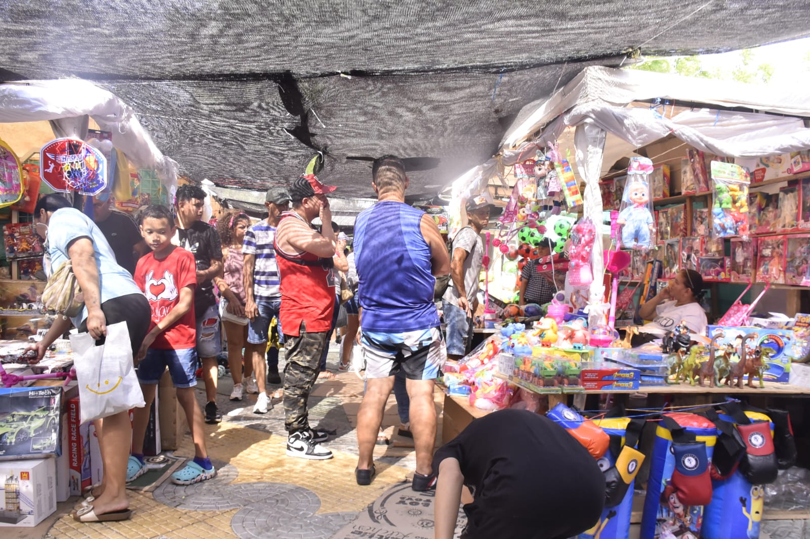 Feria del Juguete en el Paseo Bolívar.