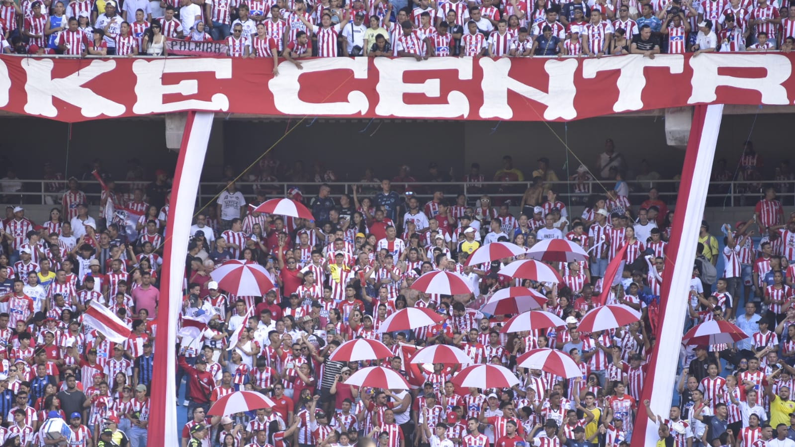 La afición del Junior llenó nuevamente las tribunas del estadio Roberto Meléndez.