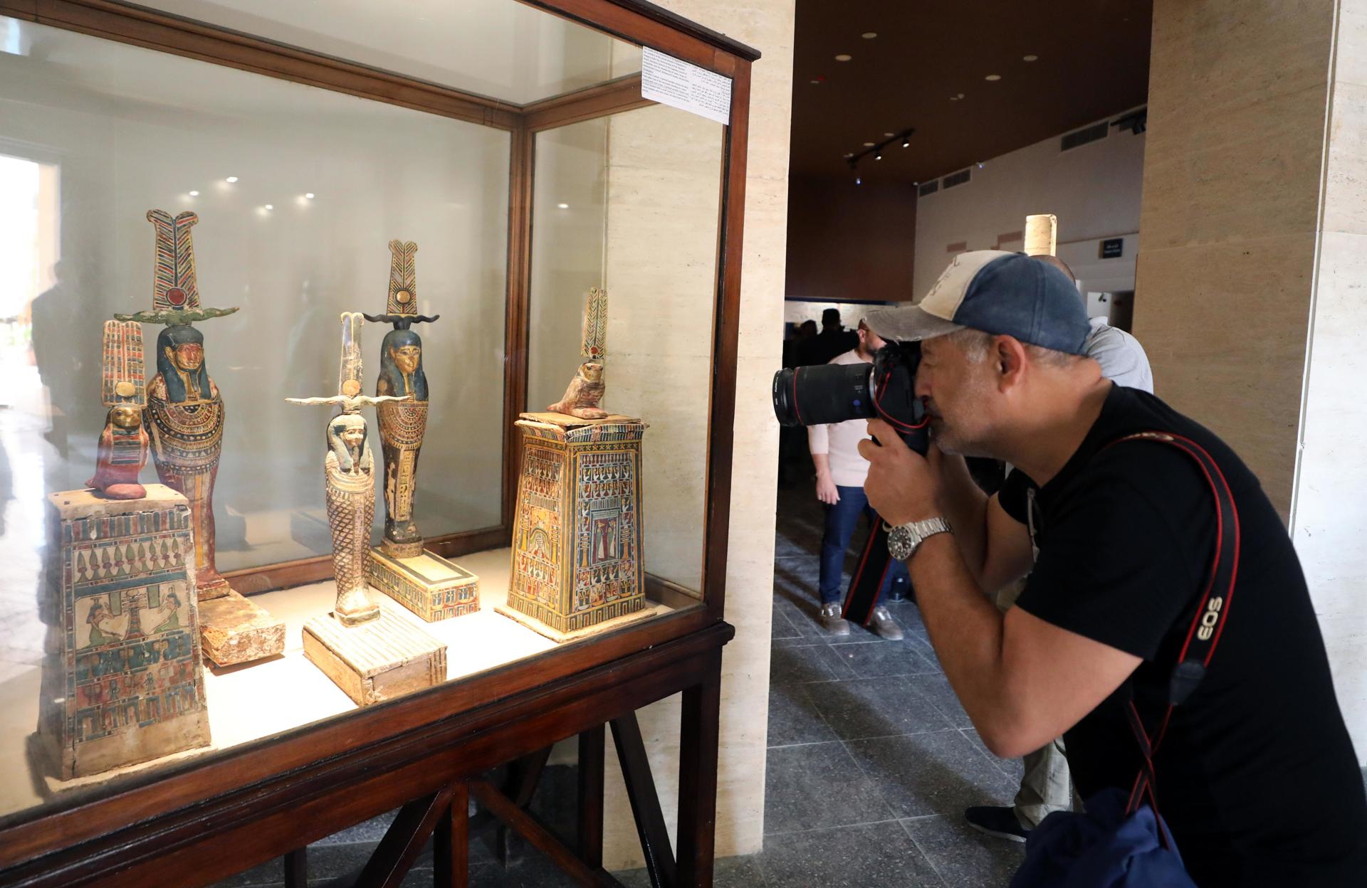 Turistas en el el Museo Imhotep.