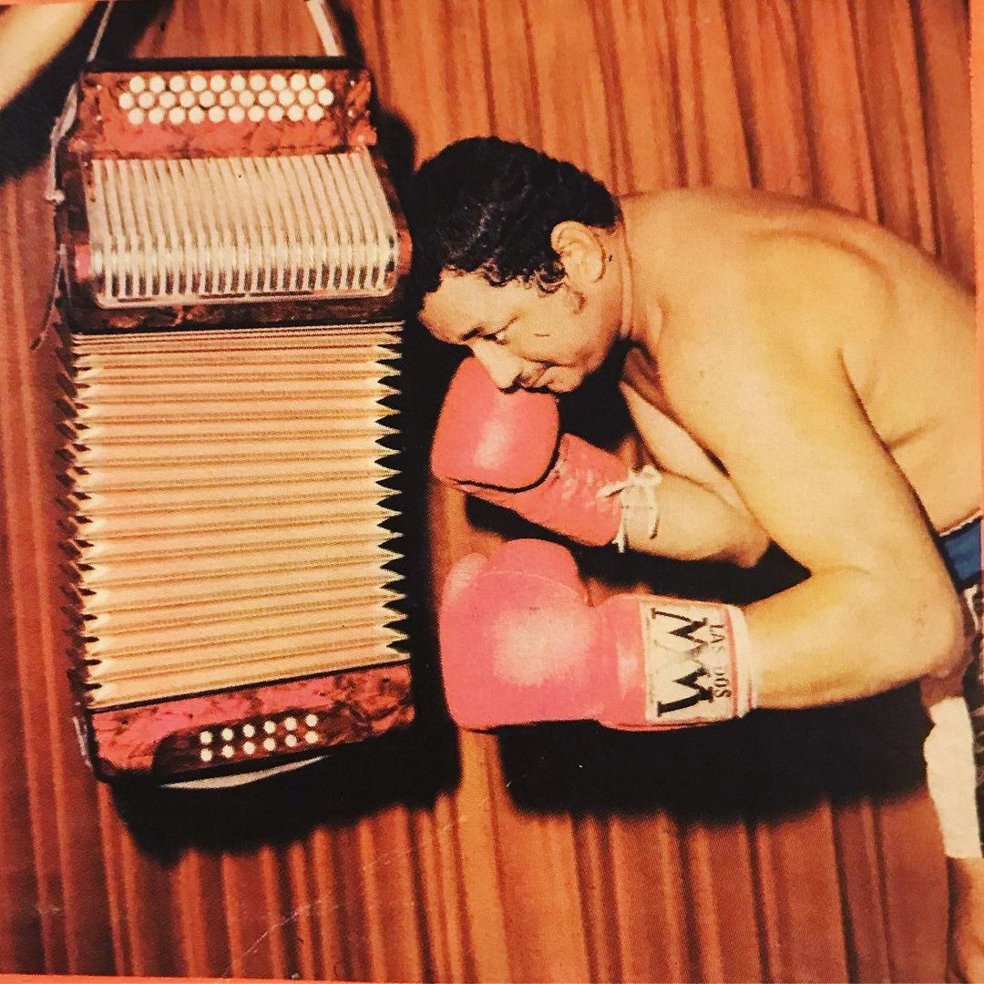 Lisandro Meza en la portada 'El campeón mundial del acordeón'