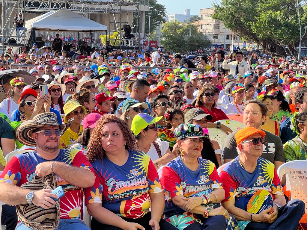 La gente gozó con las presentaciones.