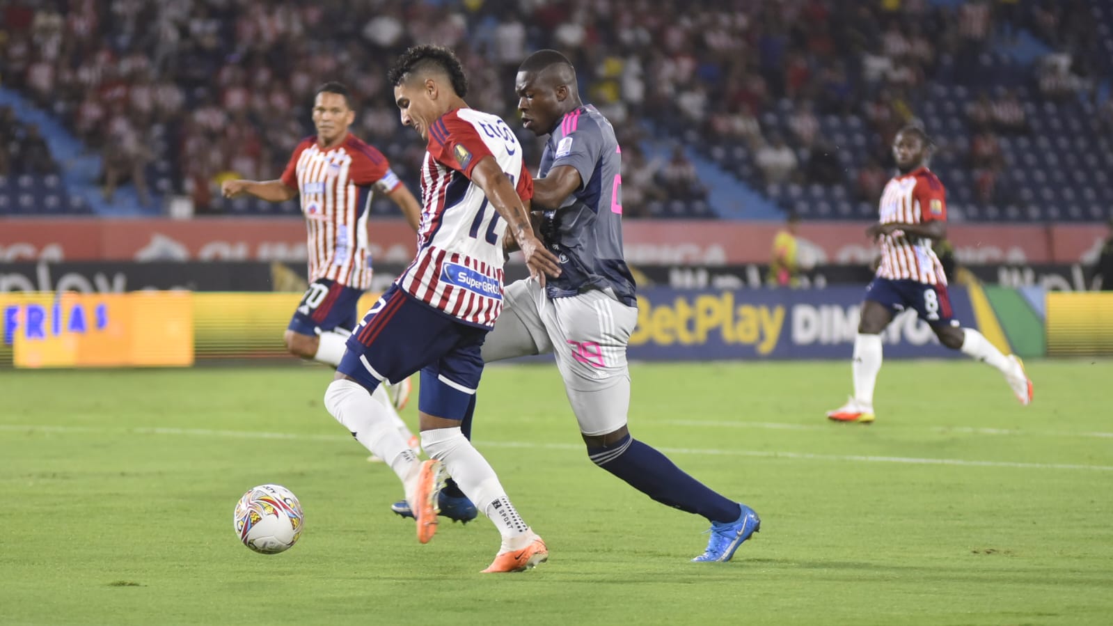 Aspecto del partido entre Junior y Medellín. 