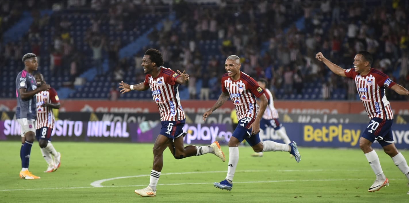 Gol de Didier Moreno y celebración. 