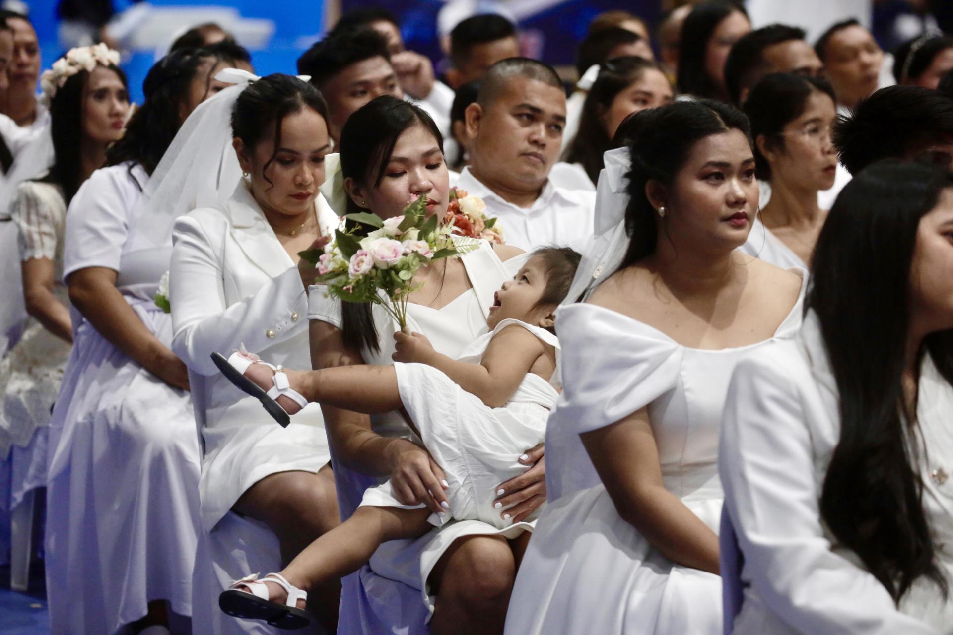 Las familias acompañaron las bodas.