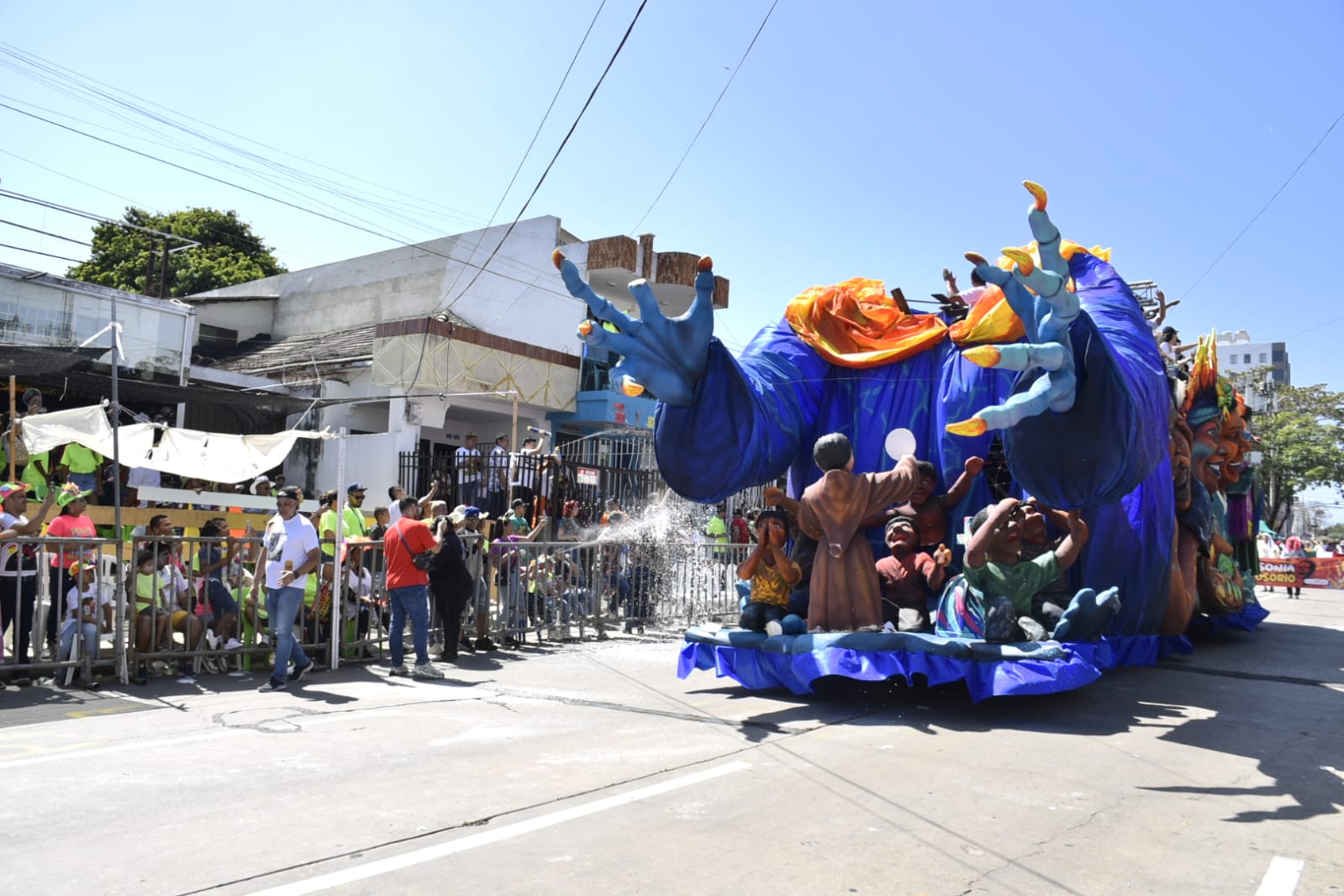 Carroza 'Contra viento y marea' de Pasto.