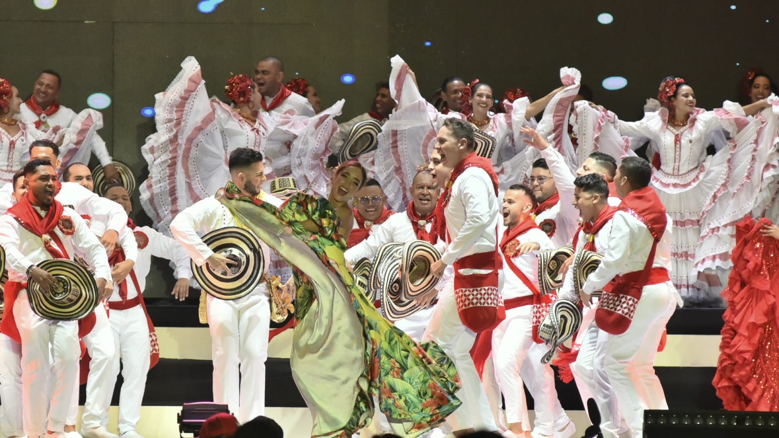 Su majestad la cumbia no podía estar ausente en la ceremonia de coronación. 