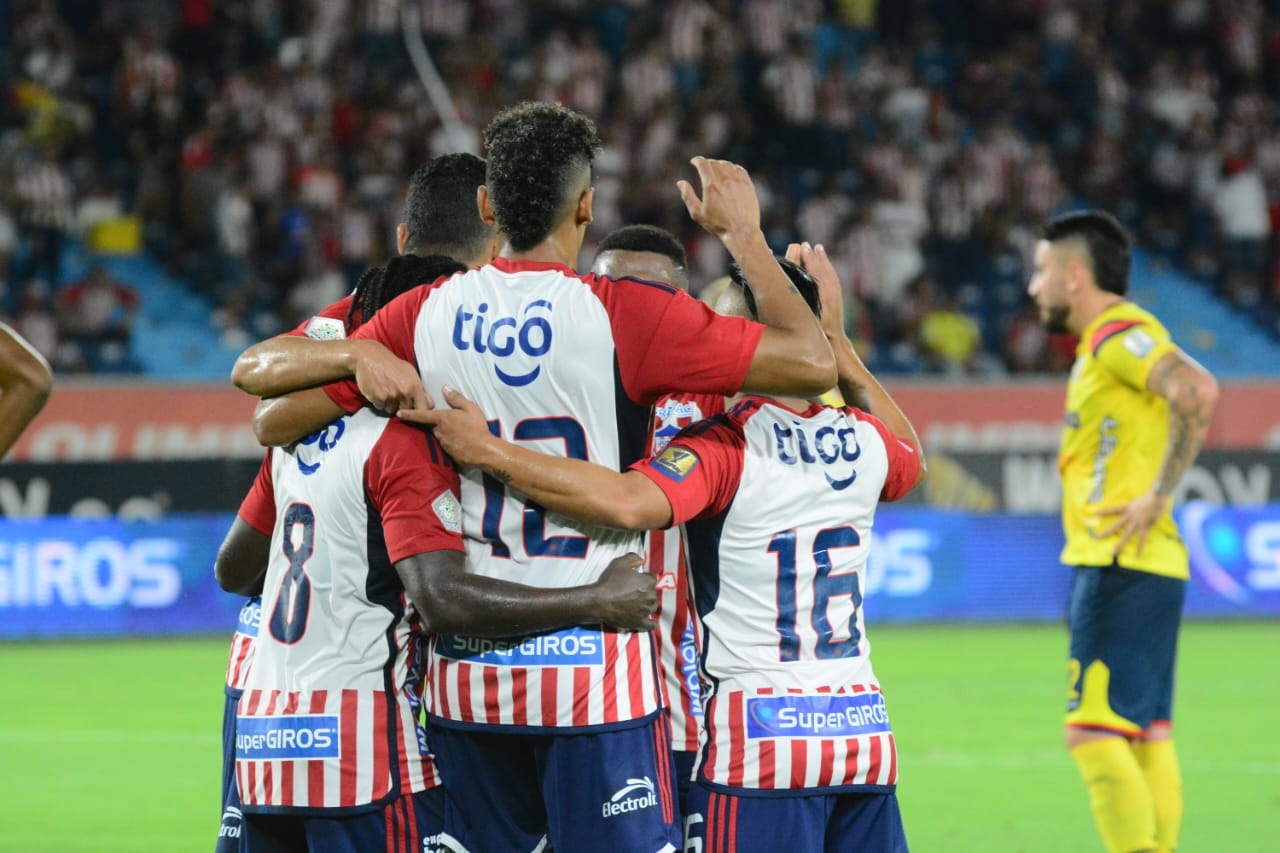 El festejo del segundo gol del Junior, obra de Yimmi Chará. 