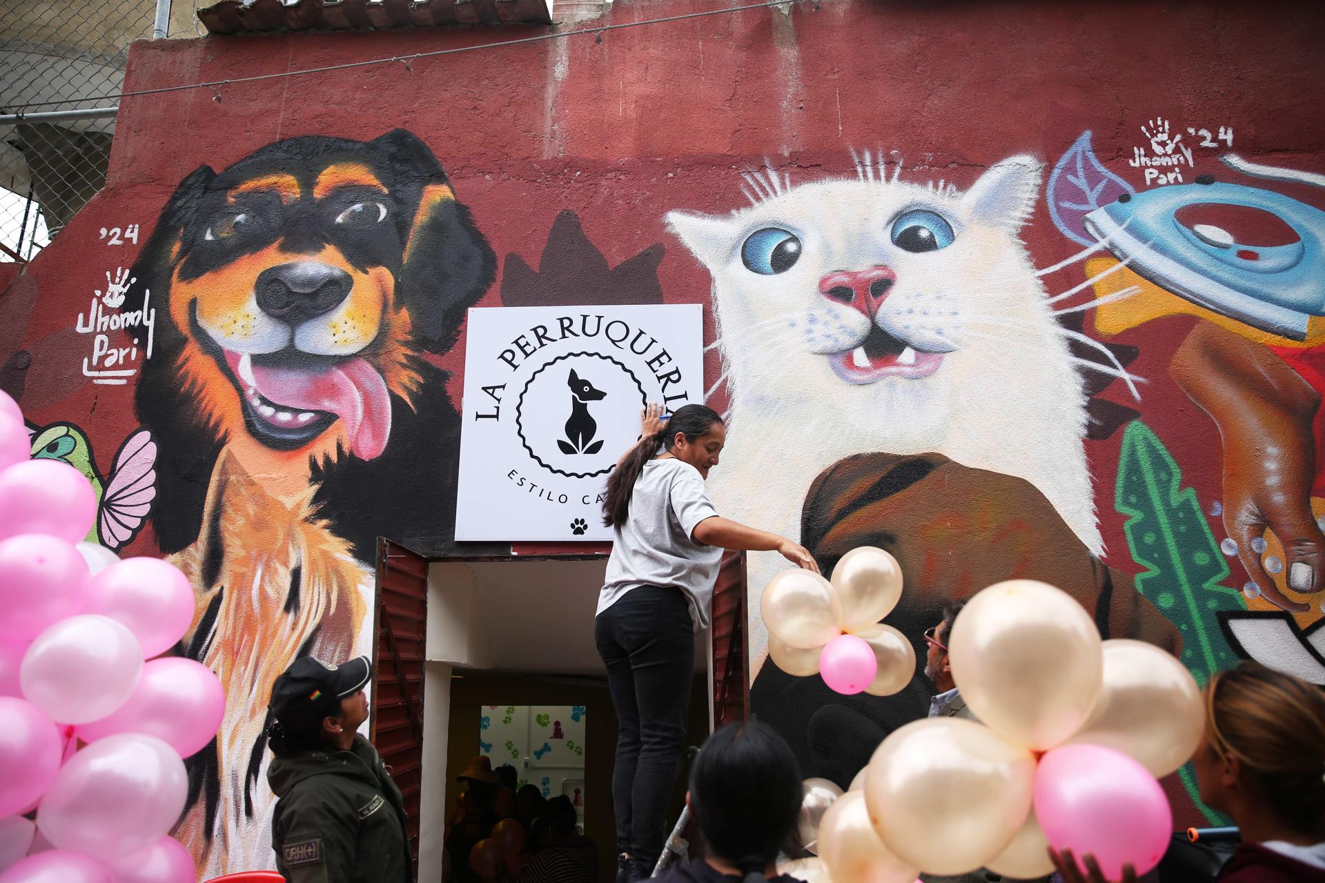 El negocio se llama 'La Perruquería Estilo Canino'.