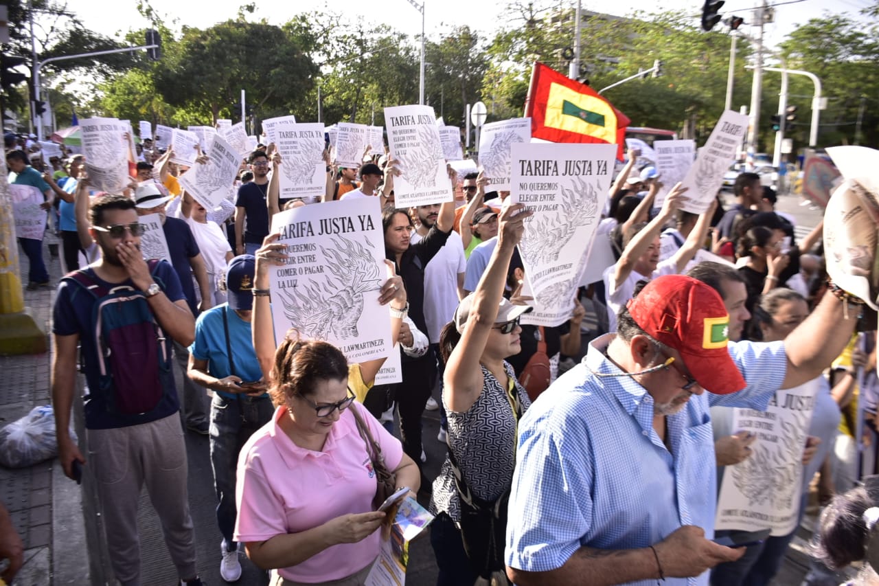 Marcha contra las altas tarifas del servicio de energía. 