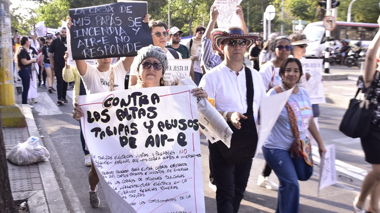 Marcha contra las altas tarifas del servicio de energía. 