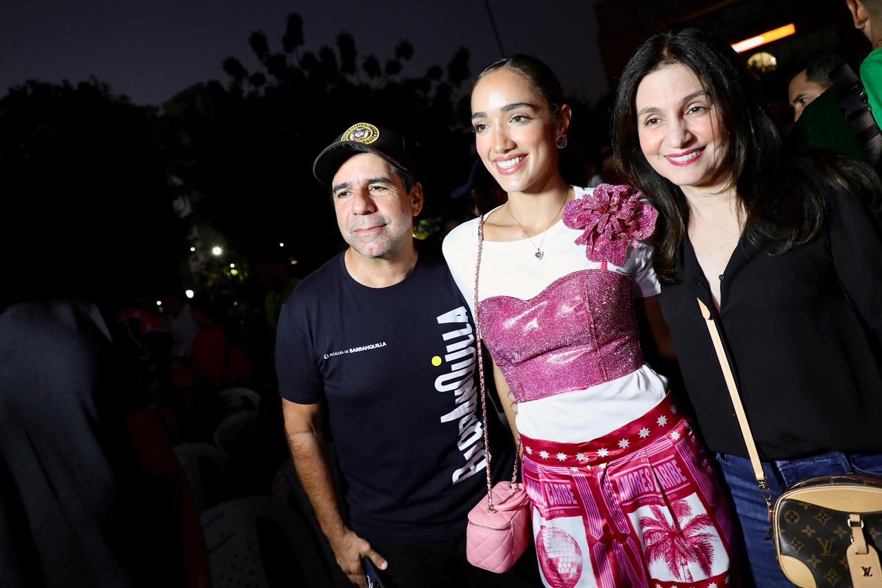 El Alcalde Alex Char; la Reina del Carnaval 2024, Melissa Cure y Katia Nule, Primera Dama.