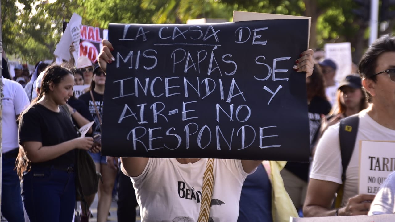 Marcha contra las altas tarifas del servicio de energía. 