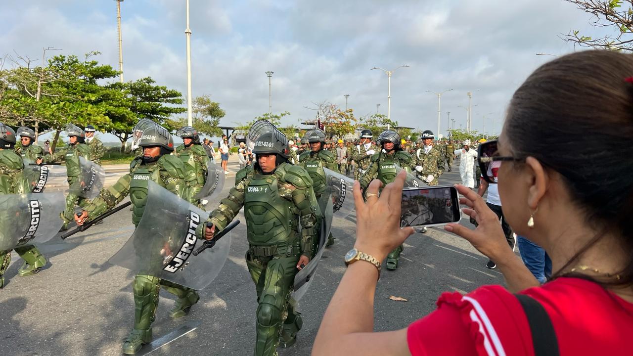 El Ejército hizo presencia en el festejo.