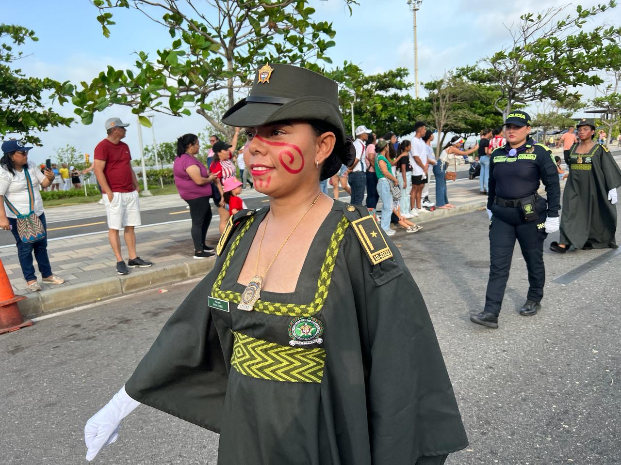 La Policía hizo parte del desfile. 