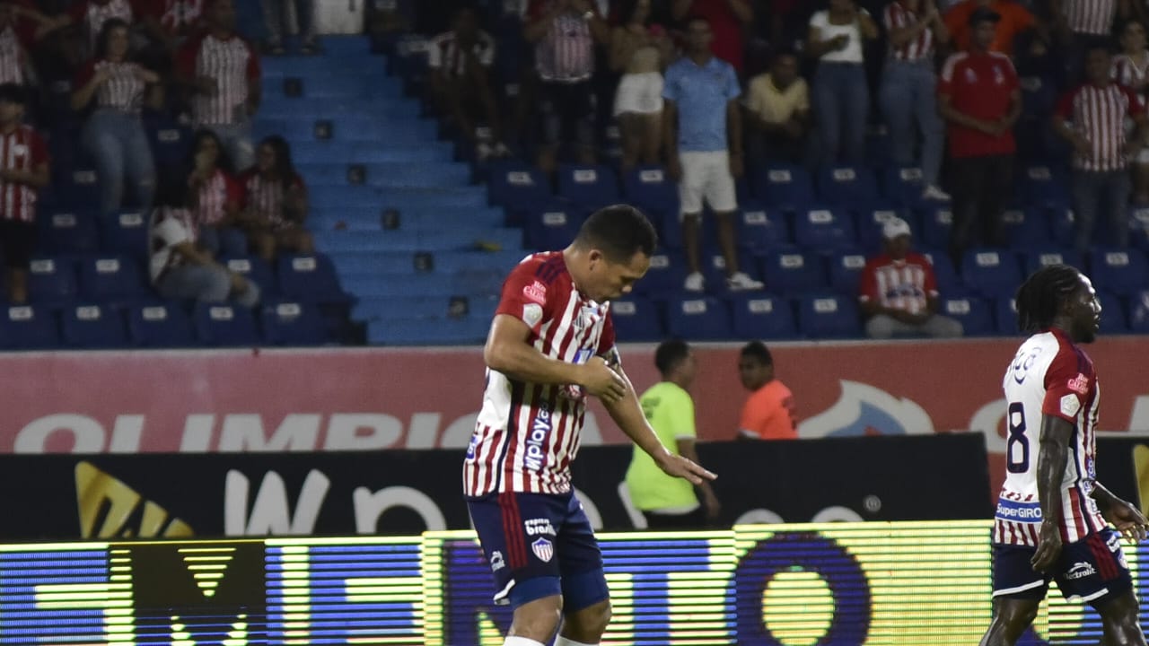 Más de la celebración de Carlos Bacca, quien llegó a 12 goles en el torneo. 