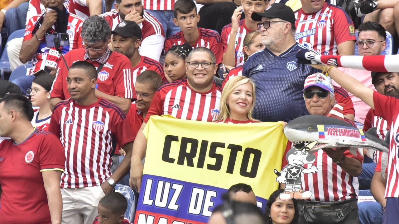 Afición juniorista en el 'Metro'. 